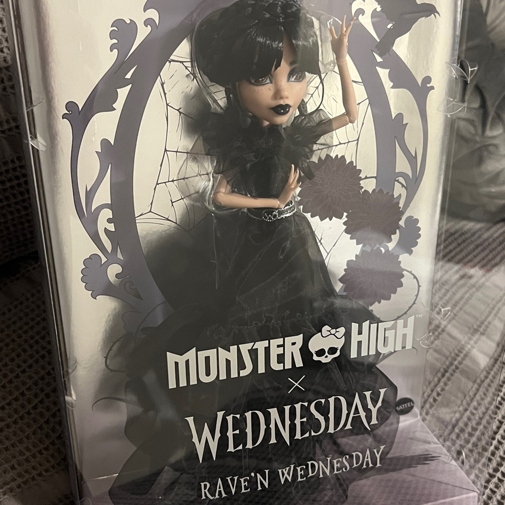 Monster High Wednesday Rave-N Wednesday Doll - Picture 3 of 14